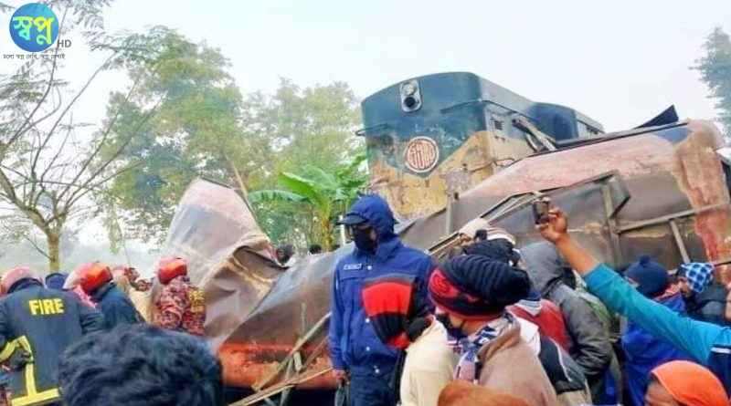 ট্রেন বাস সংঘর্ষে