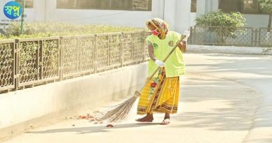 চারঘাটে পরিচ্ছন্নতা কর্মীদের