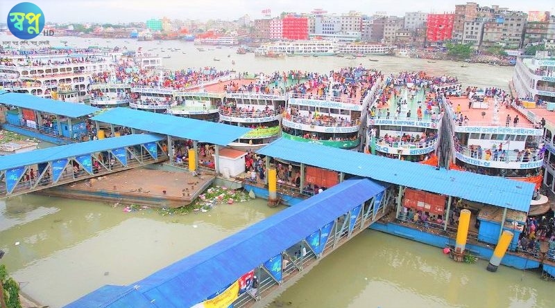 সদরঘাটে পল্টুনে পা পিছলে