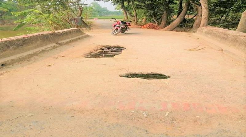 নওগাঁর গঙ্গাকান্দী জিন্দাপীর তলা