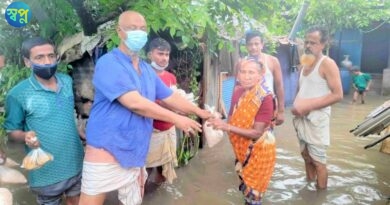 বাগেরহাটে পানিবন্দিদের মাঝে